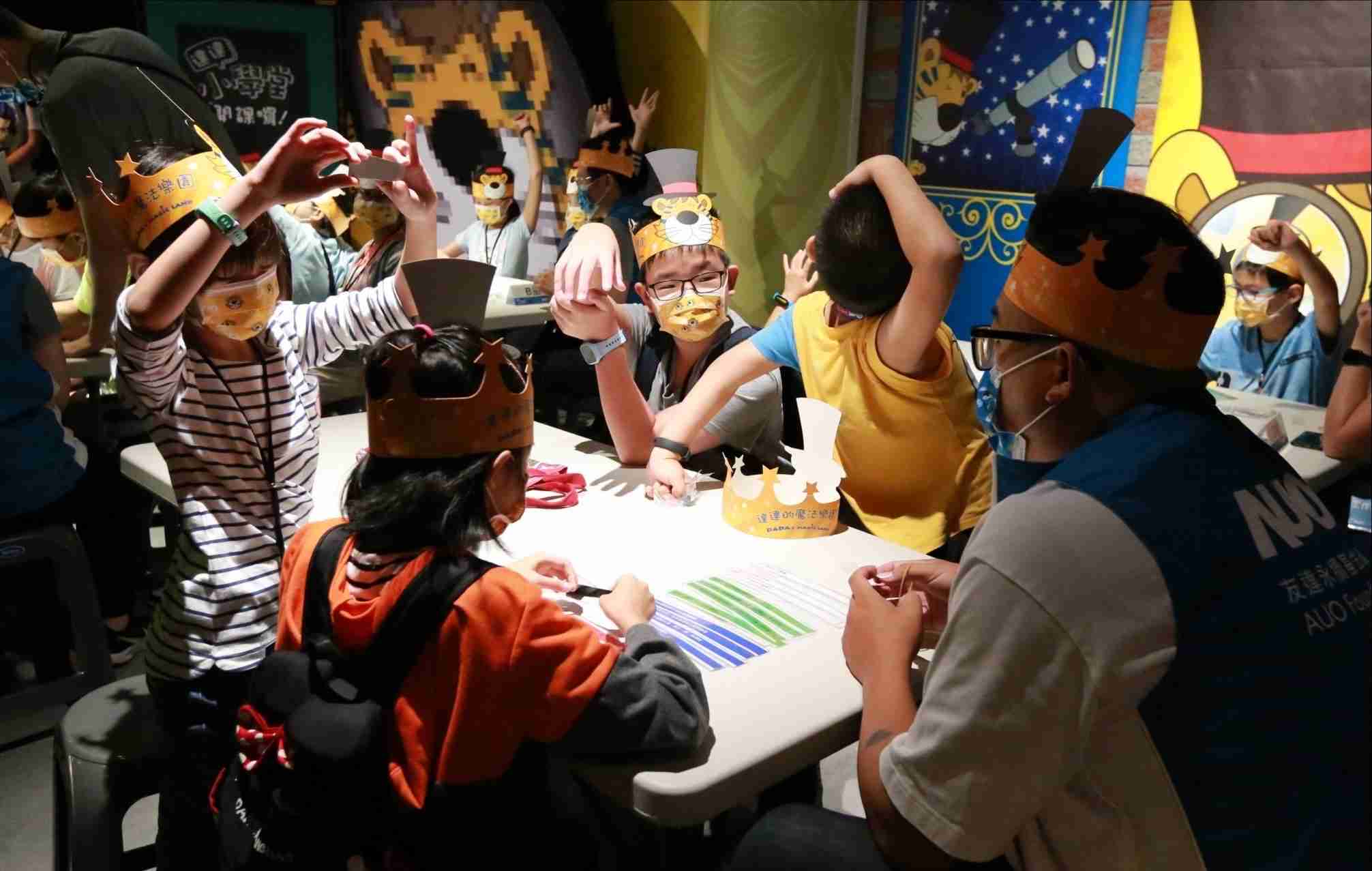 银河集团以永续理念推动全人教育计划，，内外结盟储备科普教育人才，，，荣获亚太永续行动奖社会共融面的金奖肯定