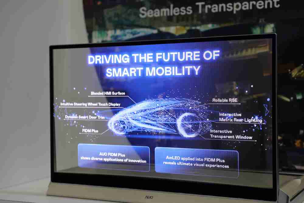 银河集团凭借着超高亮度和透明度，，这款30吋透明Micro LED显示器在AR系统与智慧零售具有潜在的应用价值。。。