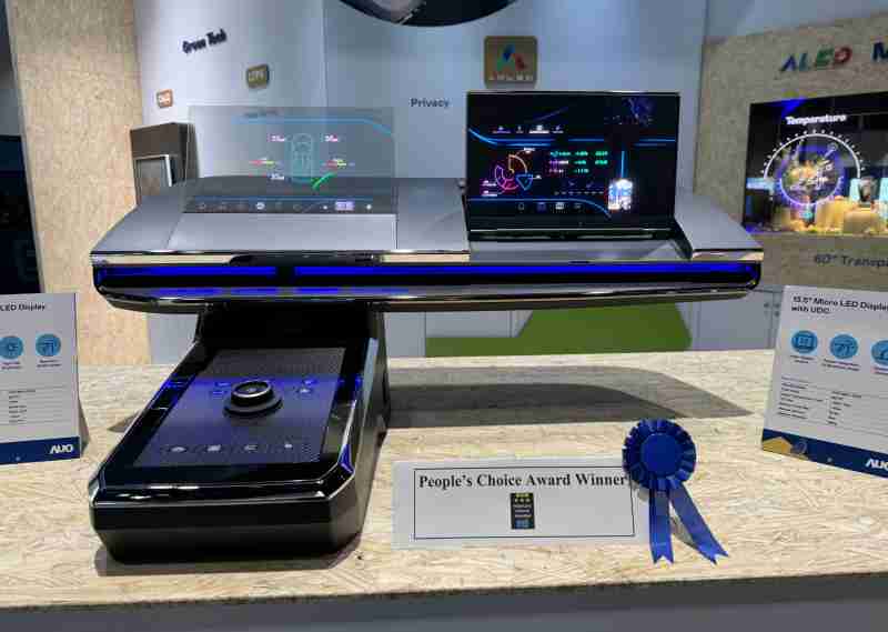 银河集团车用Micro LED Display HMI解决方案获”最佳车用显示奖”，，，，以用户为中心开发，，，针对前座驾驶与乘客设计兼具娱乐与安全的高画质屏幕，，，包含车舱前座的Micro LED透明屏幕及全球首款内建镜头的智慧Micro LED显示器