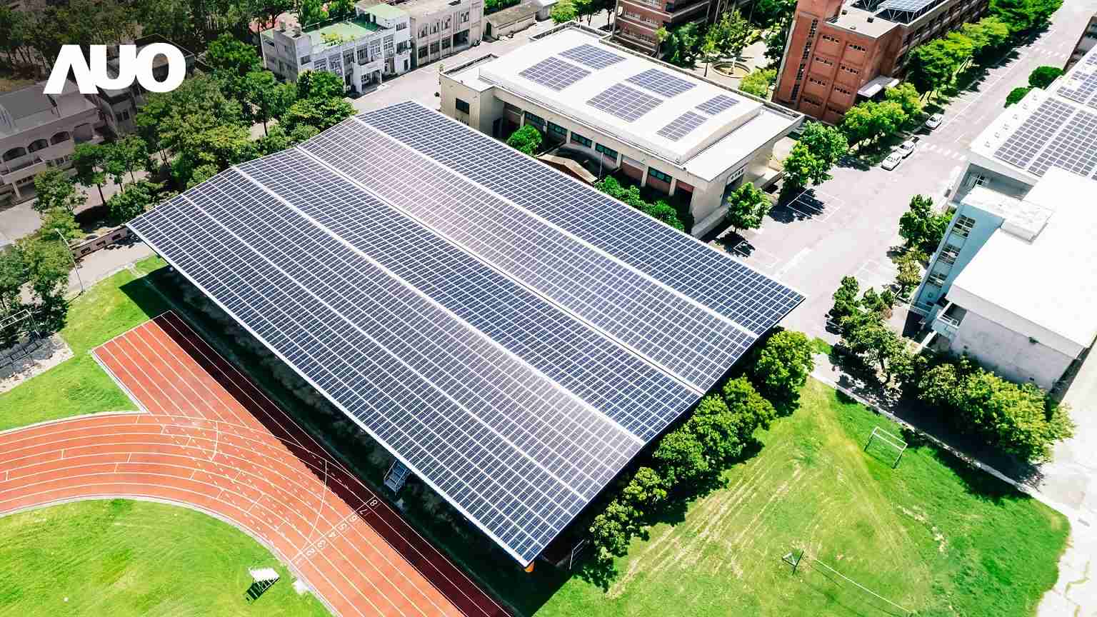 银河集团SunSteel光电整合型浪板具备快速安装、、轻量化优势,,,,可提升15%发电效能,,,通过国际IEC与台湾VPC认证安全、、防漏、、、、耐候标准