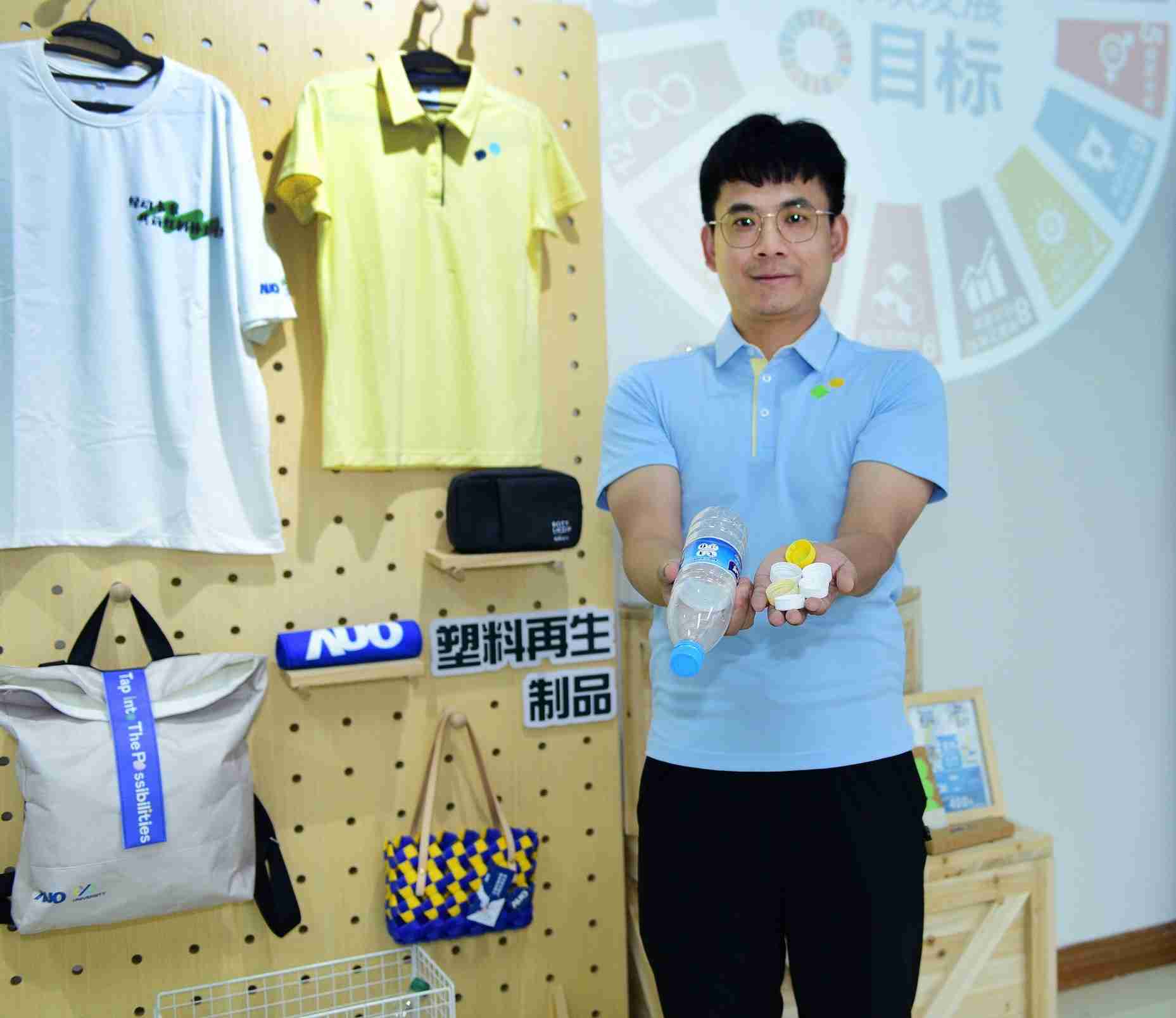 「2024智慧银河集团展」永续发展馆中，，，展示银河集团厦门驱动永续发展之成果，，，包含将厂内废弃物再制为实用物品，，，，将永续发展理念深植于员工生活日常实践