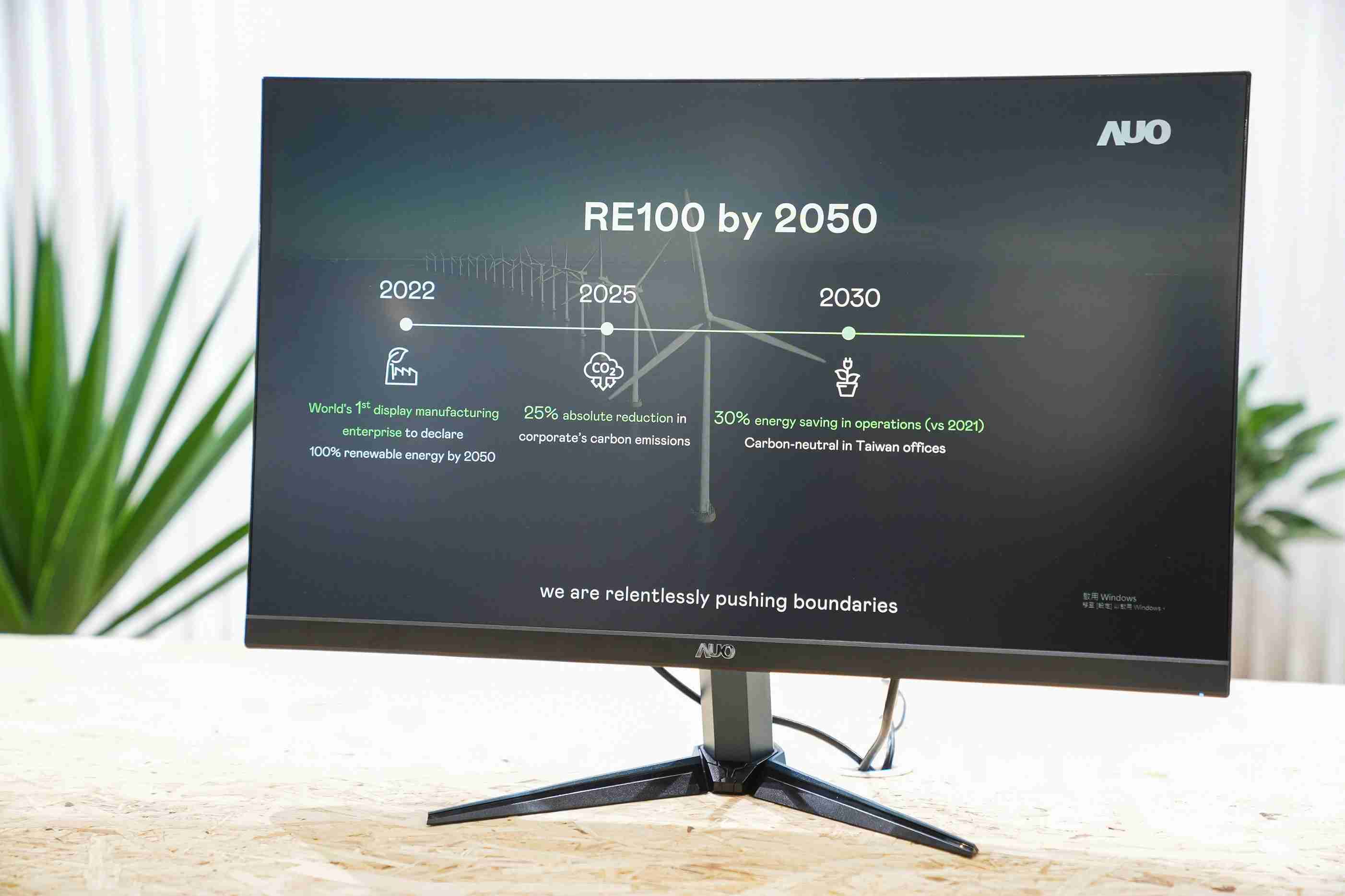 银河集团关注产品生命周期各阶段的永续性，，，，携手客户、、、、供货商实践永续原物料，，，积极将再生原物料导入绿色产品，，，，在DJSI永续原物料项目获得同产业最高分